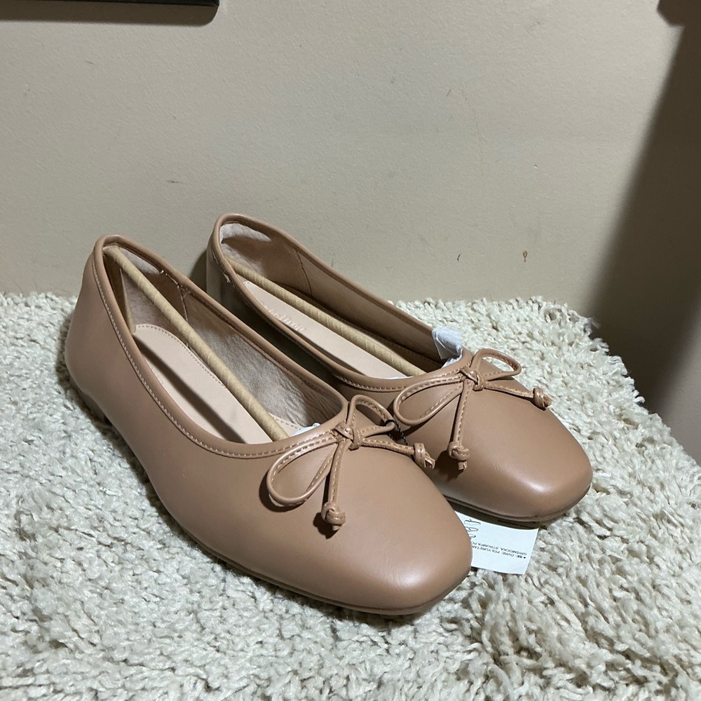 Chic Tan Leather Loafers
